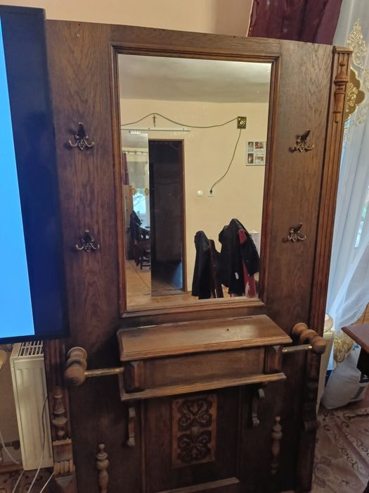 lustro z szafeczką