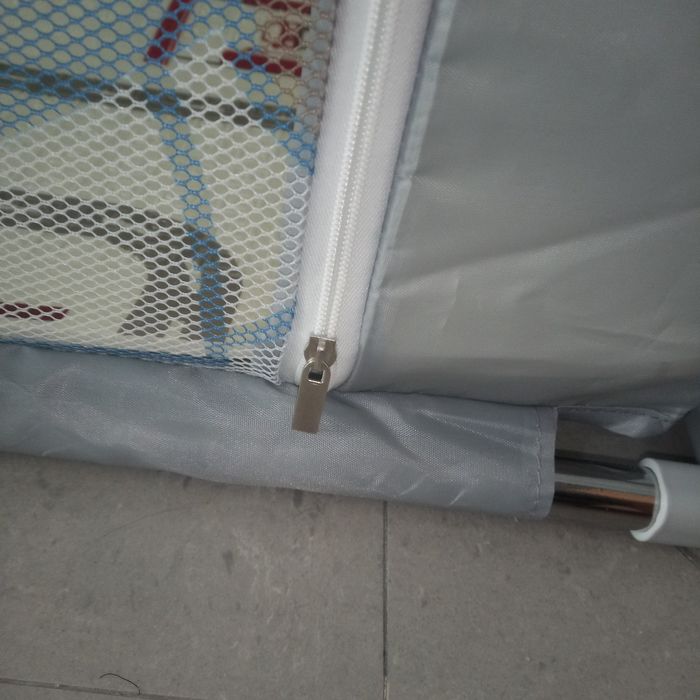 Parque infantil com tapete jogos