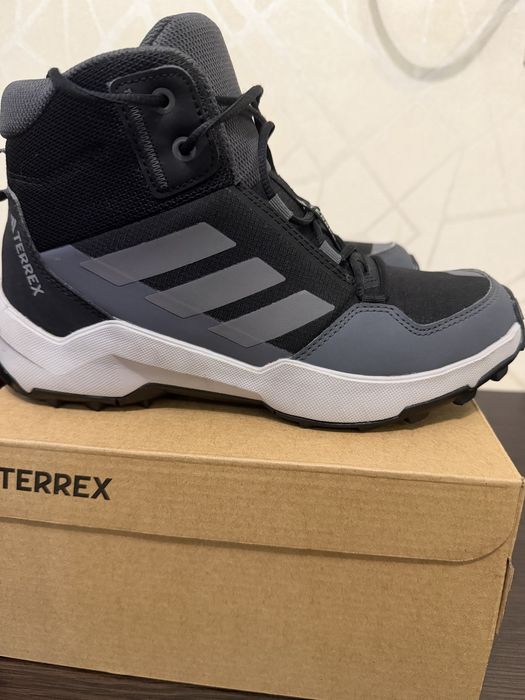 Кросівки дитячі Adidas Terrex Ax4R Mid
