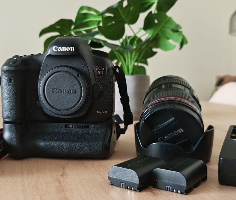 Canon 5D Mark III + Grip + 2 baterias