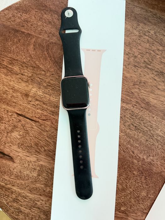 Apple Watch Series 5 dourado