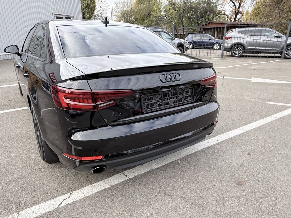 Продам власний автомобіль  Audi A4 b9