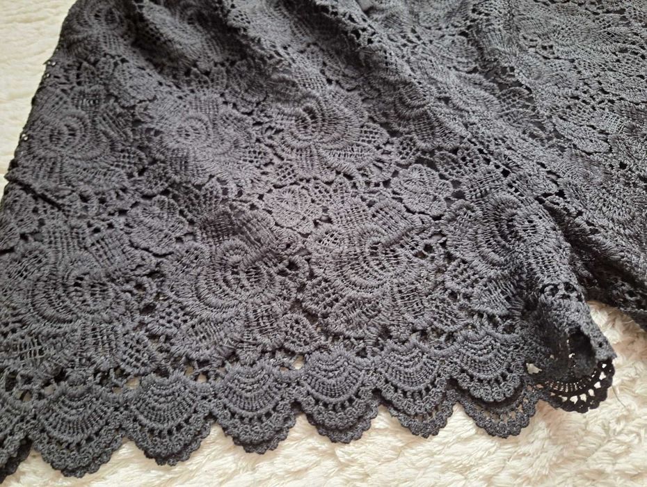 Krótkie spodenki z koronką M-L