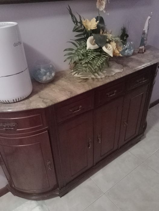 Sapateira usada em bom estado.