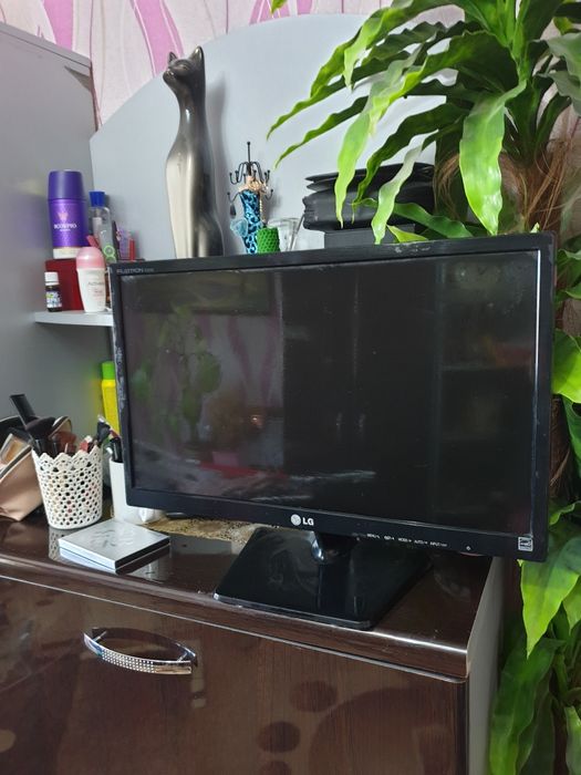 Продам монитор"LG"E2242C-BN,22 дюйма,LED