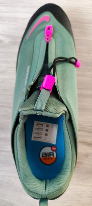 Продаю нові кросівки NIKE