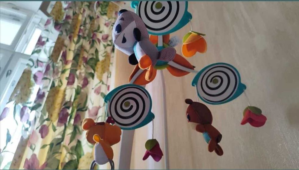 Музикальний мобіль на краватку