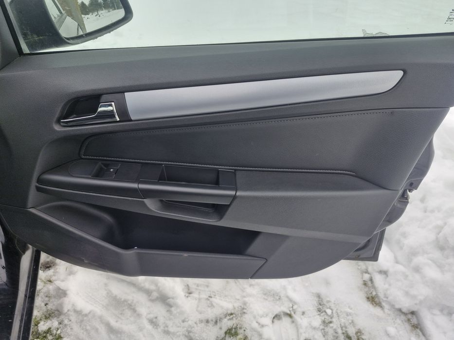 Салон сидіння натуральна шкіра  Opel Astra H 2004-11 універсал Recaro