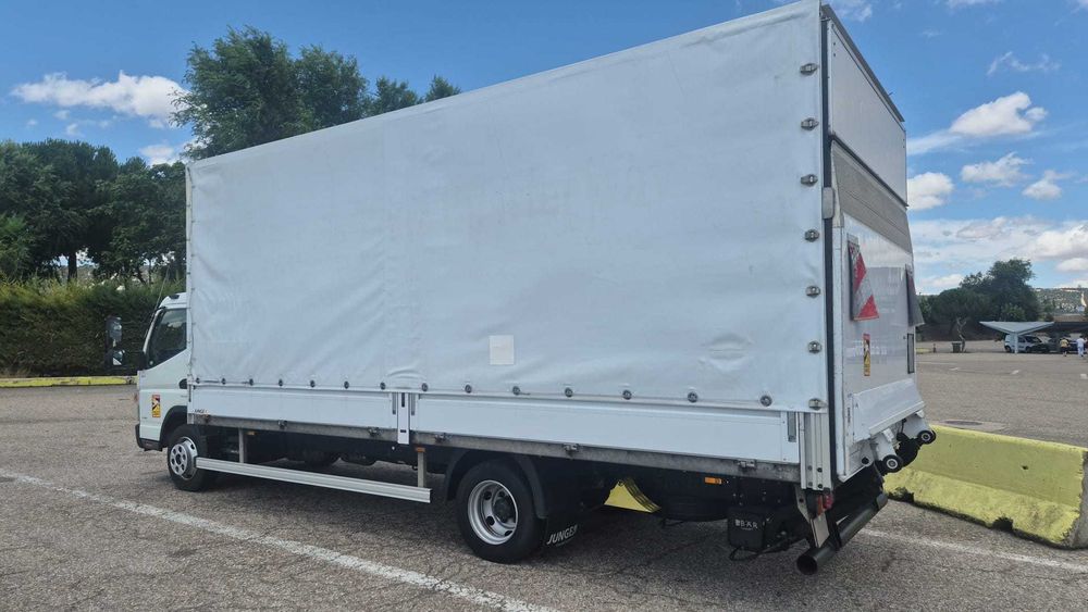 Mitsubishi Fuso 7c18 com Taipal Basculante na Traseira