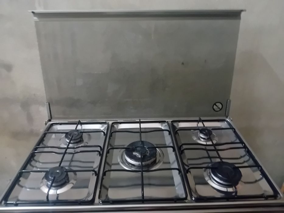 Fogão a gás com 5 bicos