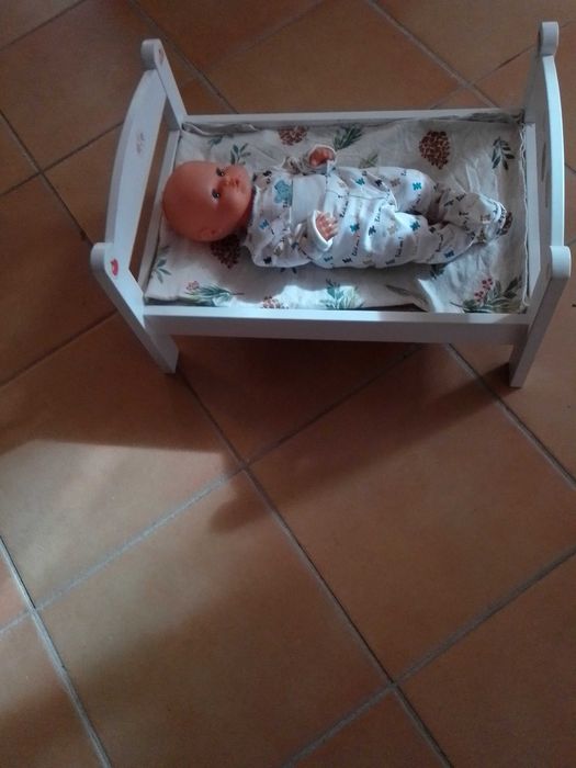 Cama branca Brincar IKEA e Nenuco