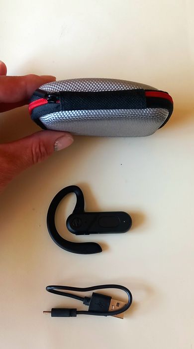 Продам нова Bluetooth гарнітура навушник з LED-дисплеєм заряду + жорсткий кейс KZ