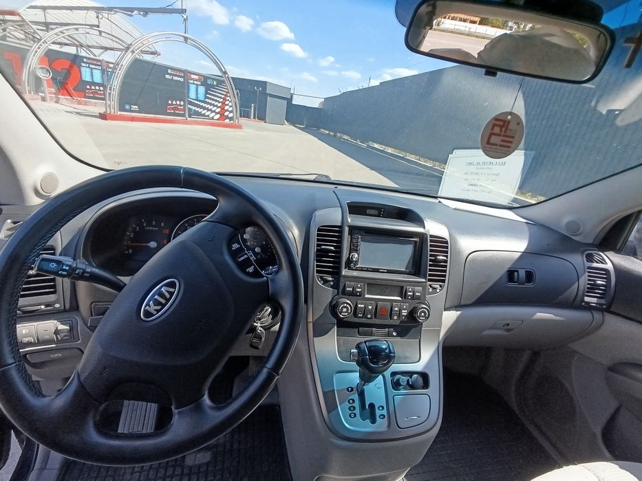 продам Kia Carnival