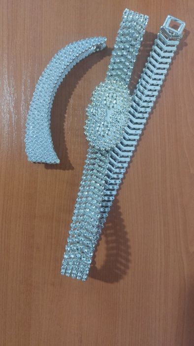 Продаётся бижутерия брошь пояса бисер браслеты