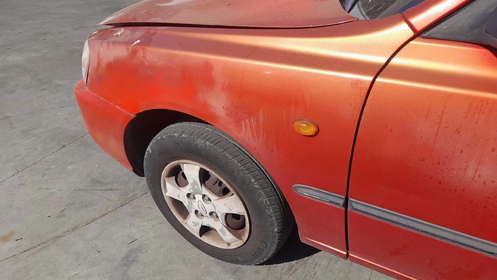 Guarda-lamas esquerdo HYUNDAI Accent II (LC)