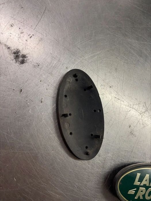 Land Rover DISCOVERY Logo puxador porta mala FVH100110 emblema