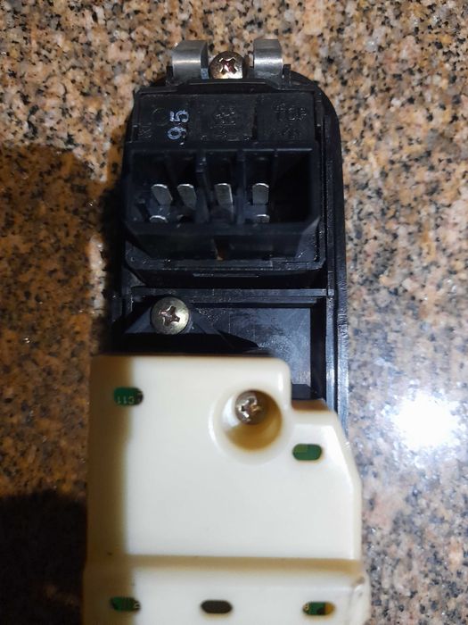 Vendo vendo botão do vidro elétrico original mitsubishi Pajero e L200