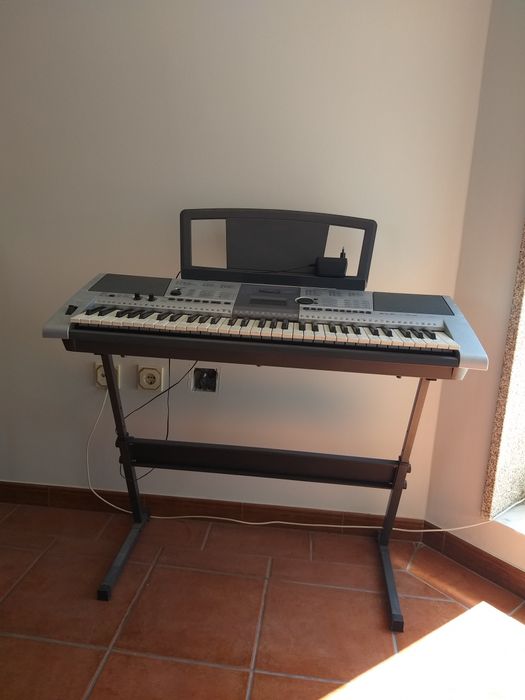 Piano Cinza Yamaha