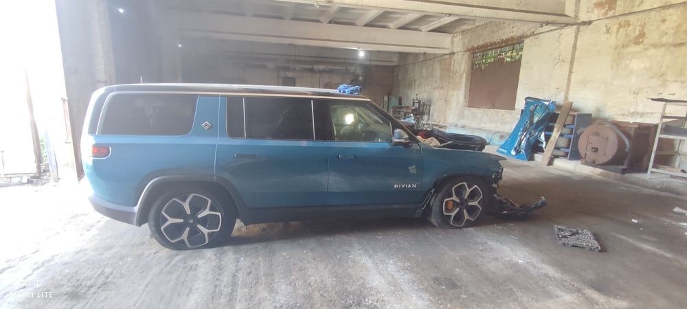 Продам rivian r1s