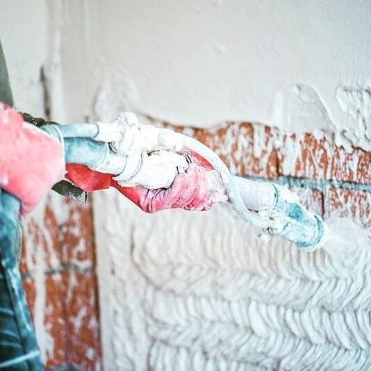 Штукатурка стін гіпсова та варняно цементна, машинна стяжка