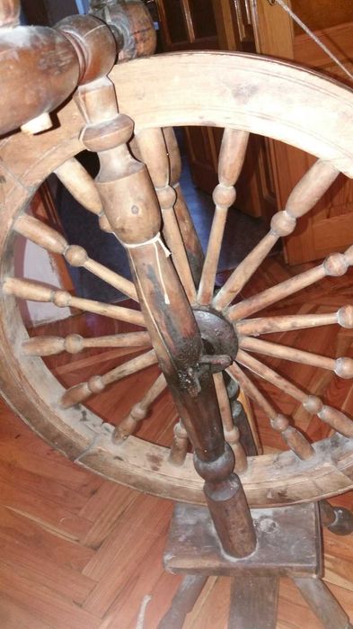 старовинні прядка  для  вовни  та  веретено