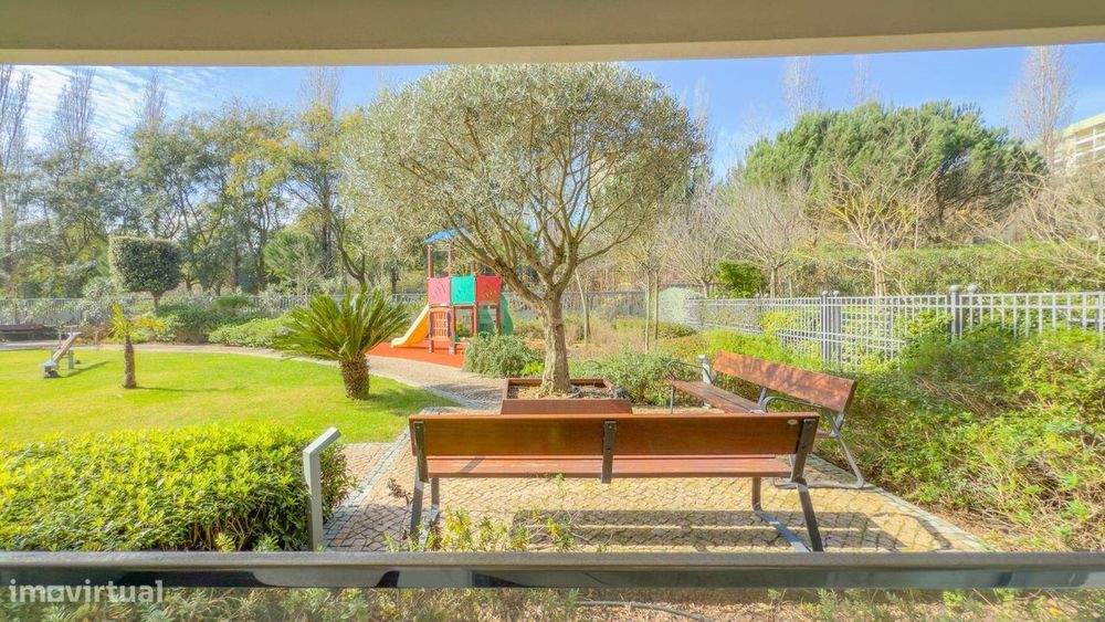 Luxuoso Apartamento T3 com 3 suítes e garagem box de Luxo no Condomíni