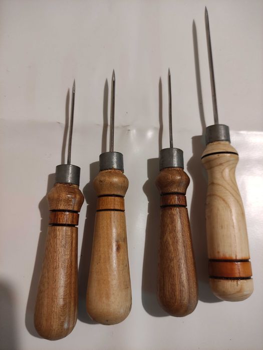 Шило с деревянной ручкой