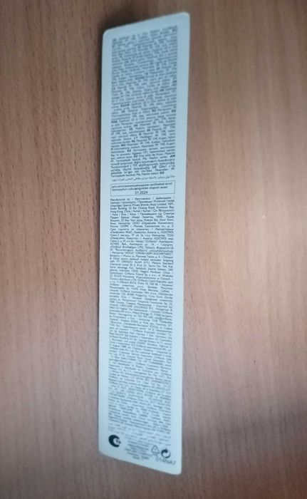 Szczoteczka do zębów średnia twardość Oriflame.