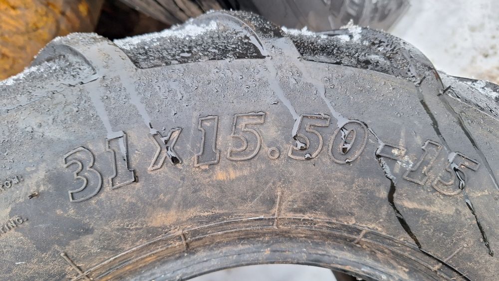 Opona 31x15.50-15 bkt