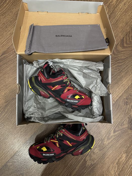 Нові Balenciaga Track
