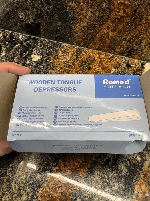 Szpatułki drewniane medyczne  ok 100 szt. Romed