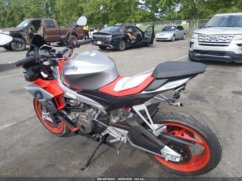 2022 Aprilia Tuono 660