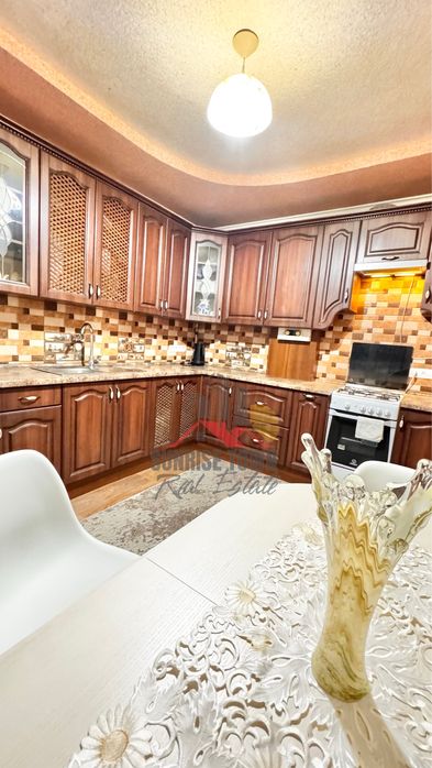 Здам 4 х кімнатний будинок у районі Епіцентру зі своїм двором і АО