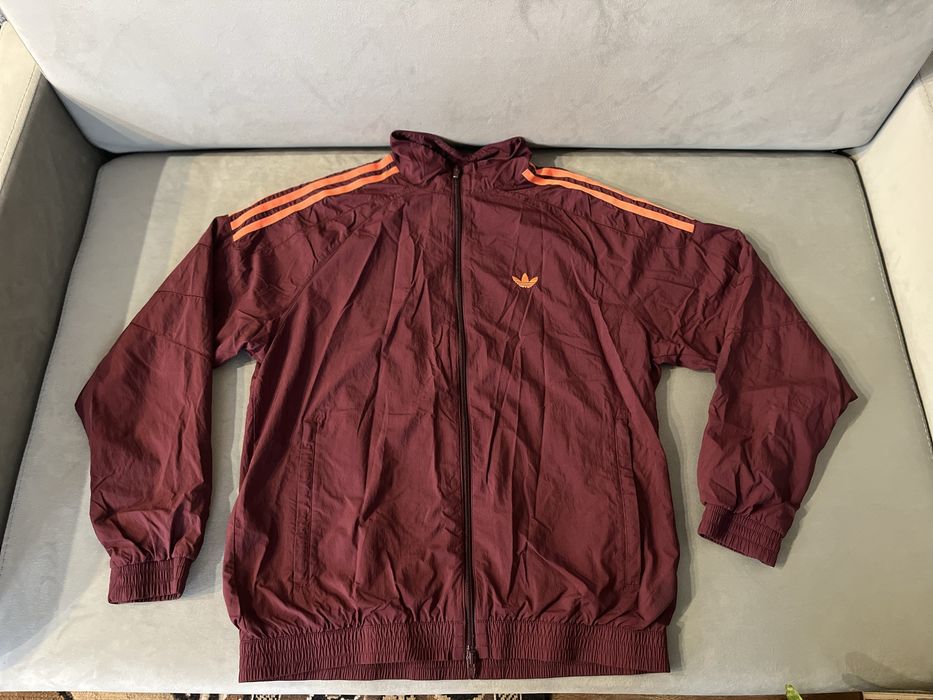 Ветровка Adidas.