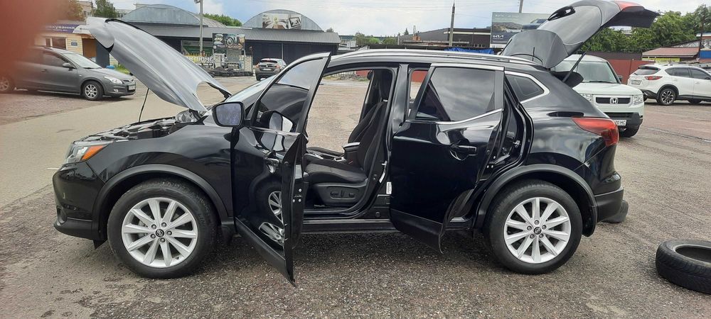 Продам нещодавно пригнаний з США NISSAN Rogue Sport у комплектації SV