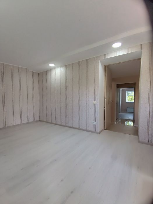 Продам будинок з  якісним  ремонтом .