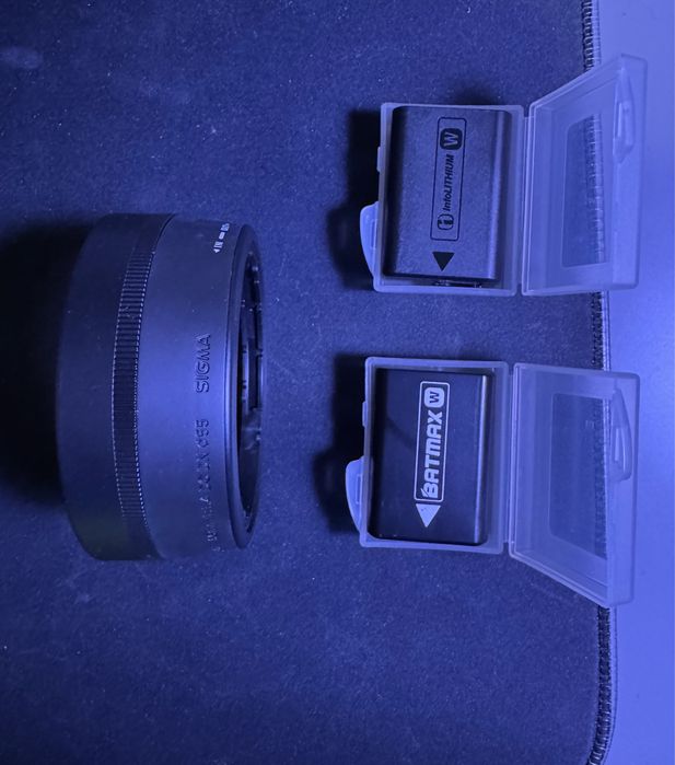 Sony Alpha A6400 + Sigma 56mm f/1.4 + Extras