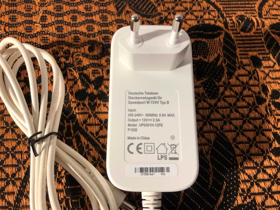 Блок питания 12В 2.5А (DC 12v 2.5a) штекер 5.5 x 2.5 мм