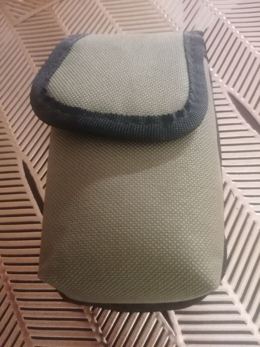 Etui koloru oliwkowego