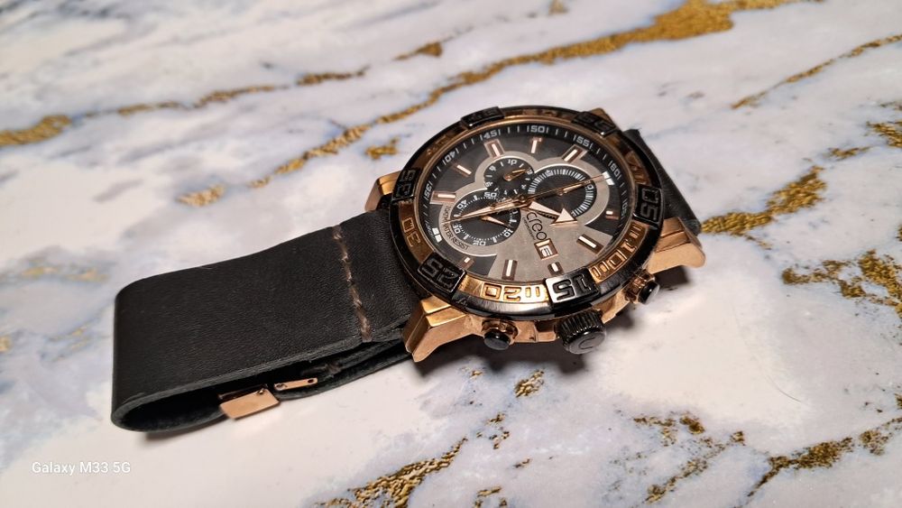 Продам часы хронограф Creo.