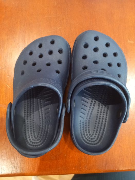 Crocs tamanho 22