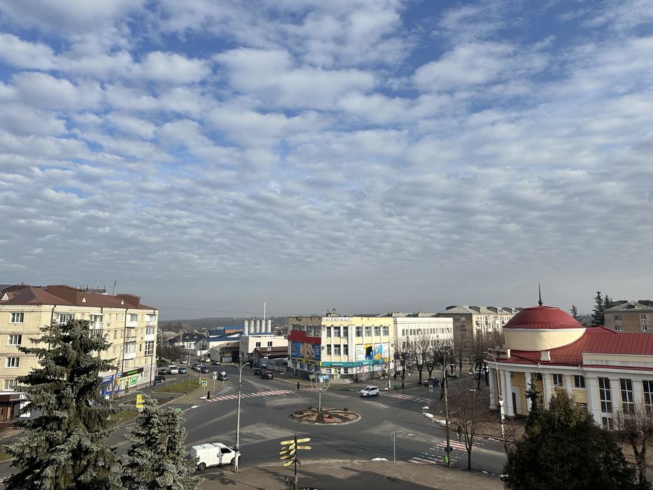 Двокімнатна квартира в центрі міста з гардеробом і РЕМОНТОМ
