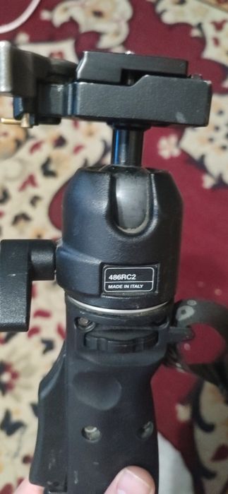 Монопод Manfrotto 685B + голова 486RC2