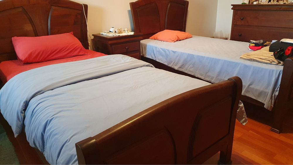 Vendem-se 2 camas solteiro em otimo estado. Medidas 1,9*0,95. Cada a 250€.