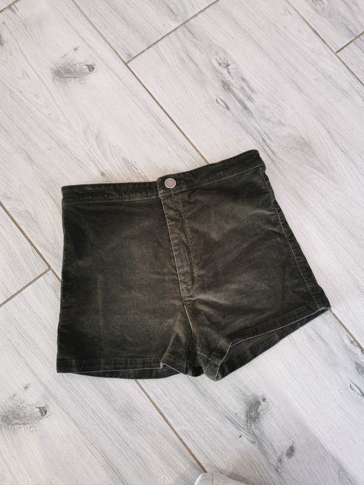 Zamszowe spodenki khaki