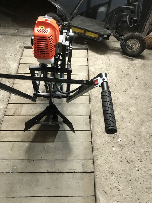 Продам мотопідгортач, мотоокучник.  Ціна без двигуна і окучника (рала)