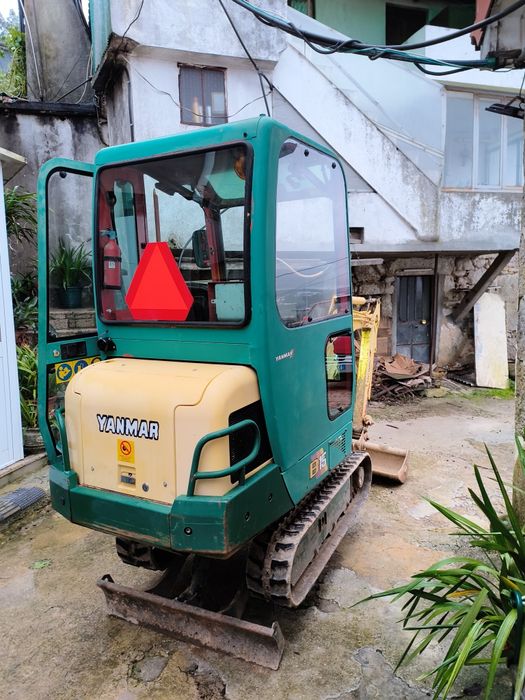 Mini giratória Yanmar b15 1500kg