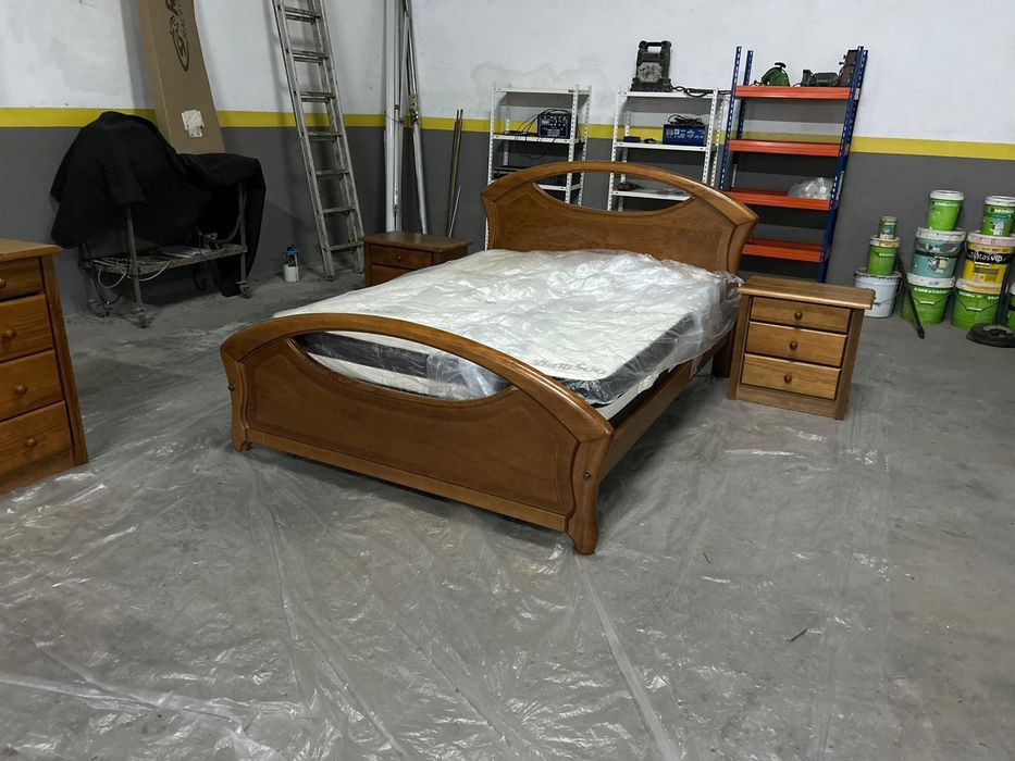 Cama de Casal com Mobília
