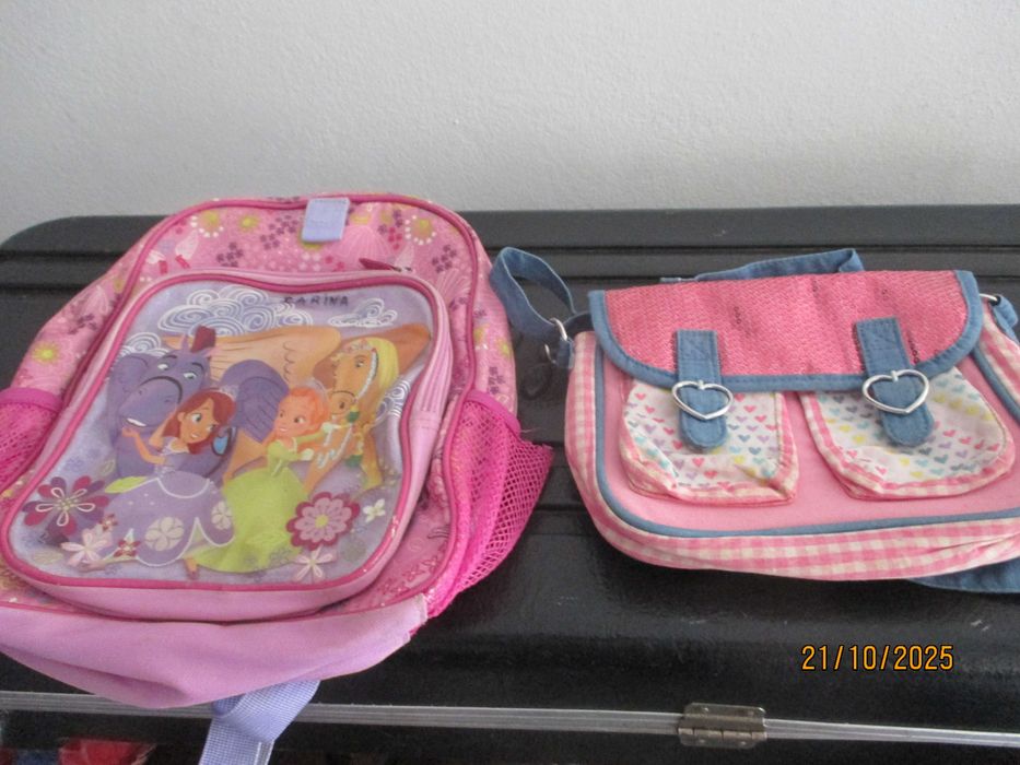 1 mochila trolley e 4 bolsas para criança