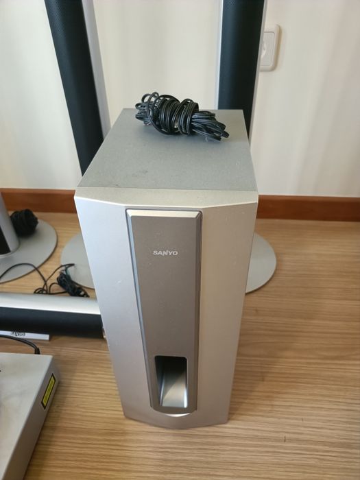 DVD Sanyo com sistema de som